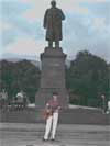JoMo koncertas surfone de la monumento al Lenin JoMo koncertas surfone de la monumento al Lenin